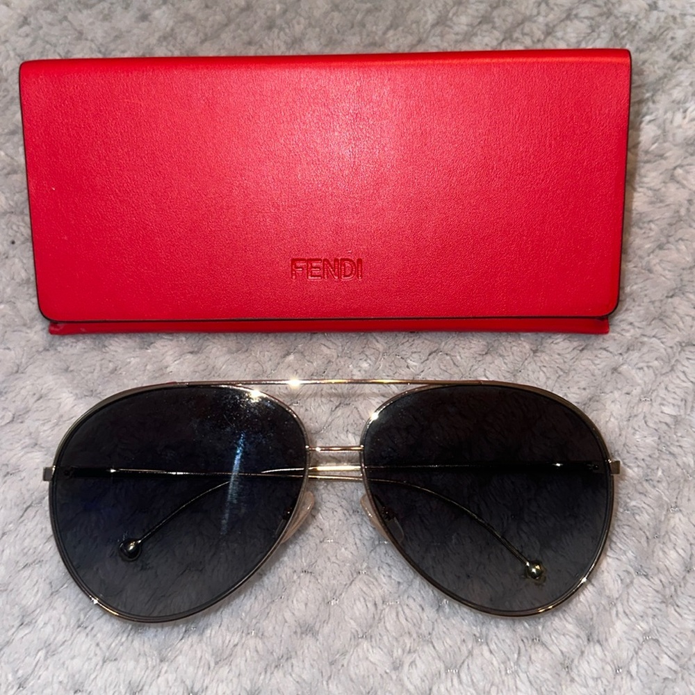 Brand new Fendi sunglasses, never worn 🕶️